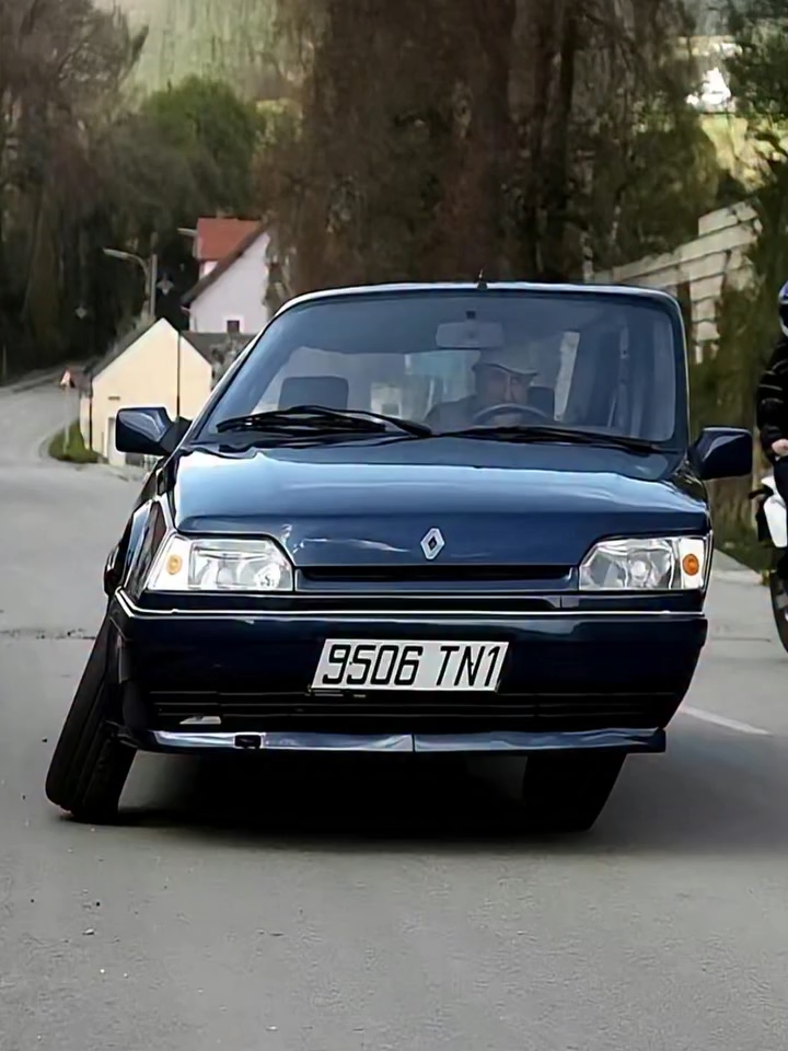 The entire structural framework of this car has been warped – as if frozen mid-turn at high speed in a comic book illustration – yet it’s fully drivable. Artist Erwin Wurm created the artwork in reference to film and animation. Part of a long-standing series of sculptures that reimagine ordinary objects, it challenges perception by disrupting their usual purpose, shape, and logic.