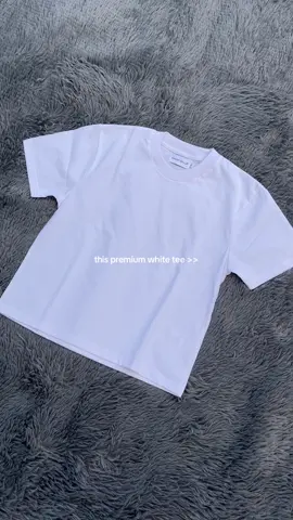 love me some good plain tee #plainshirt #whiteshirt #croppedshirt 
