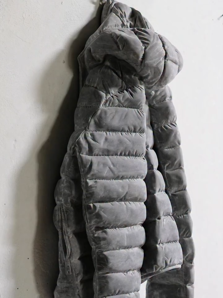 Tom Waugh (@tomwaughsculptor) transforms everyday items into hyperrealistic stone and marble sculptures. Using heavy, enduring materials, his work examines humanity’s throwaway attitude – one that’s leaving a permanent mark on the planet.