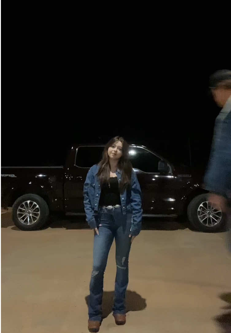 I love him🤎 edit: the height difference is 5’0 and 6’8 #fyp #foryou #couple #oklahoma 