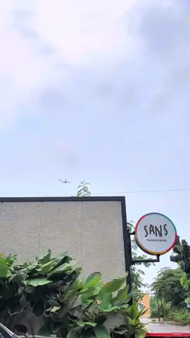 Hotel lengkap nggak harus mahal, kan? 😉 Kalau lagi cari penginapan di Tangerang, cobain deh hotel ini. Harganya ramah, kamarnya bersih, fasilitasnya komplit. Langsung aja booking lewat aplikasi RedDoorz, karena cuma di situ kamu bisa dapet deal terhemat + promo eksklusif 🎉 #RedTravelers #BerkeSANS #rekomendasihoteltangerang #staycationtangerang #hoteltangerang 
