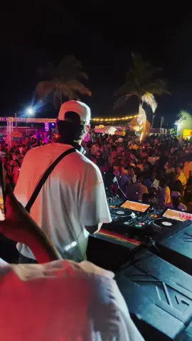 SOLARIS 🌍  @Unfased #beach_sunset_mussulo. #luanda #angola🇦🇴  By: @DJ NILSON  🌍🎶💯 Junta-se a nossa comunidade Siga-nos para mais vídeos #Afro_House. #HOUSEMUSICALLDAY 