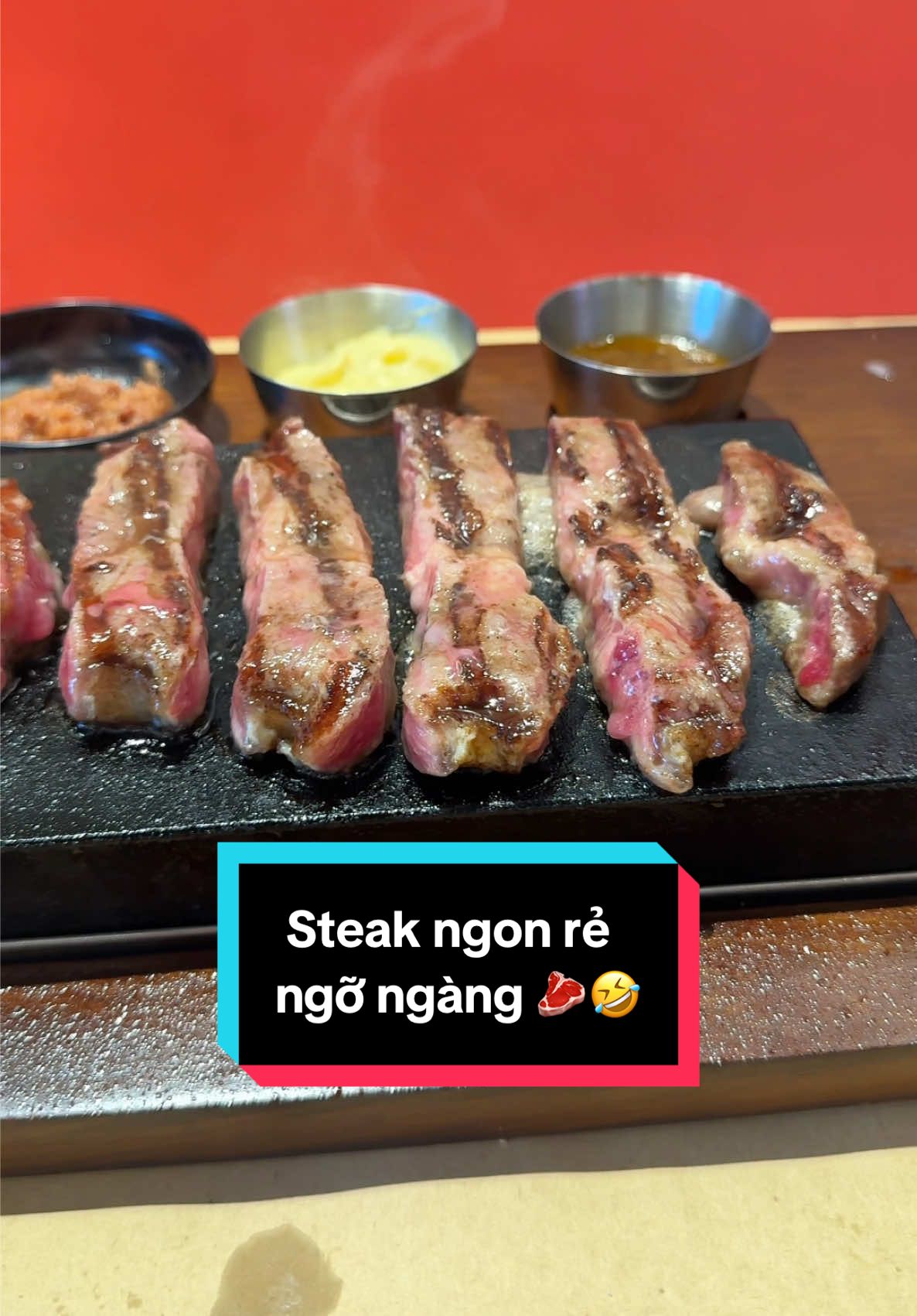 Đi ăn thử Steak 999 mà bất ngờ thiệt sự 💸 Thịt mềm mọng, sốt tiêu đen đậm đà, giá lại hợp lí 🫶 Quán nhỏ mà chất lượng “đỉnh của chóp” luôn các bác qua thẩm i ạaaa 🥩💯😝 #Steak999 #longbienreview #longbien #beefsteak #xeoxeoxeo 