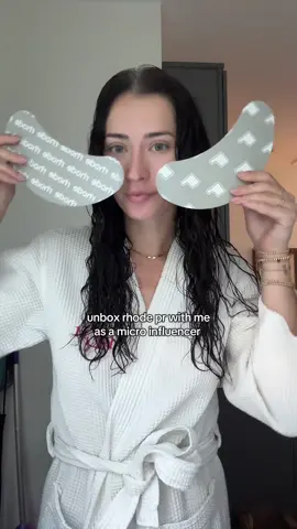 the postman hates to see me coming @rhode skin ty 😇 #unbox #unboxing #rhode #rhodepr #rhodeeyepatches 