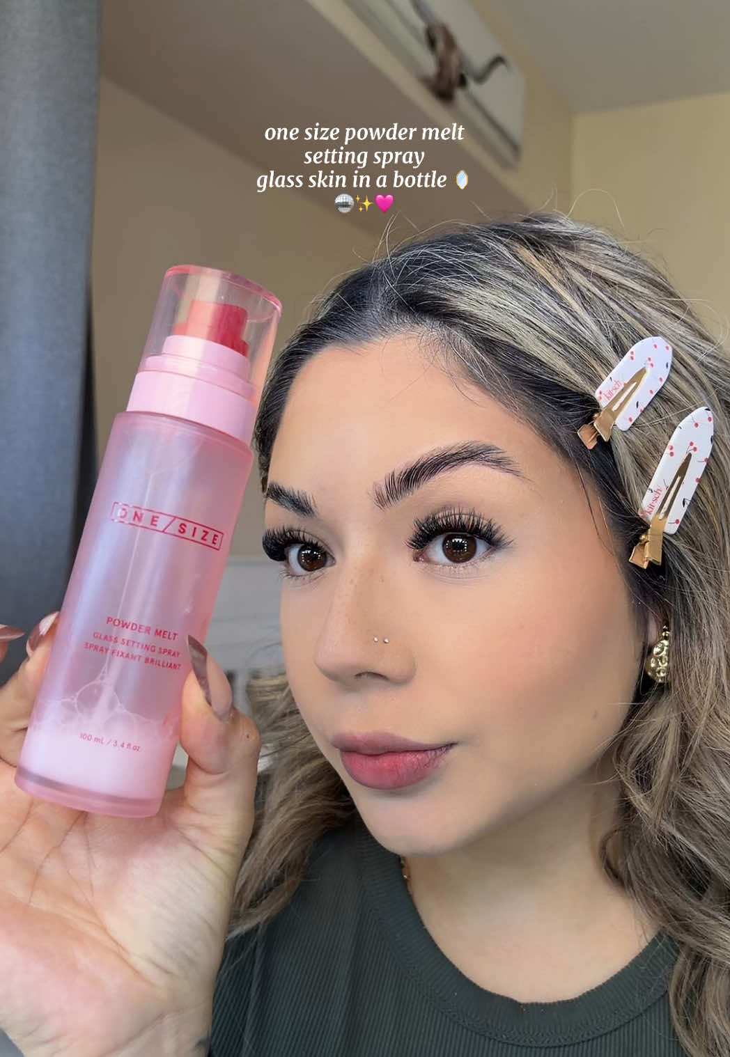 one size powder melt setting spray is that girl if you want glass skin effect!🪞🪩✨ #glassskin #onesizepowdermeltglasssettingspray #onesizebeauty #dewymakeup #BeautyTok  @ONE SIZE BEAUTY 