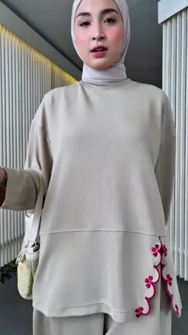 Ide outfit simple nongki sama bestie check ✨💗🍒🎀 #ootdlucu #outfitideas #ootdfashion #outfitinspiration #outfitcantik 