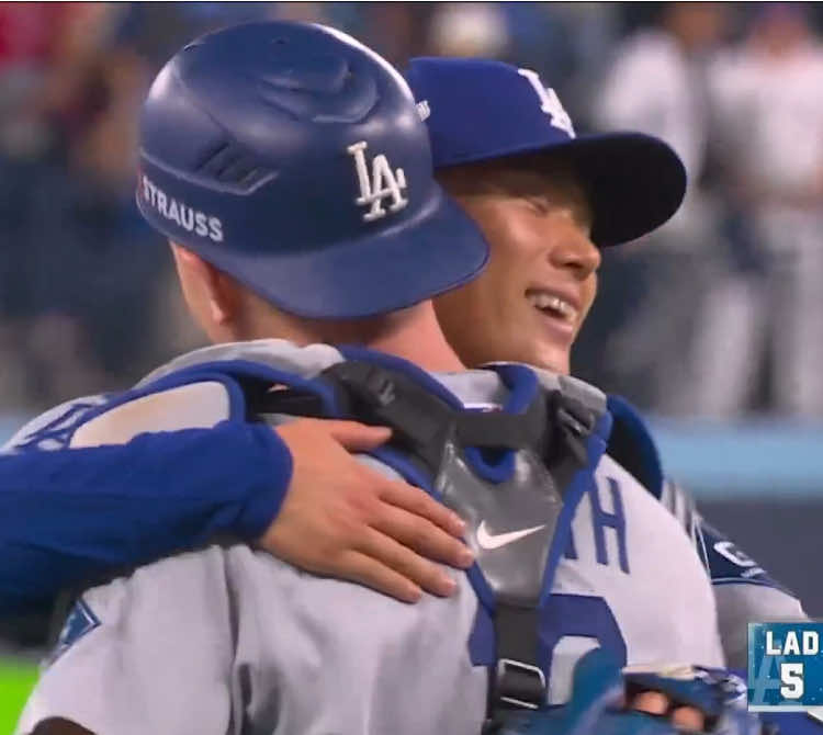 Dodgers take Game 2 behind a masterclass performance from Yamamoto. A comple game gem from YOSHI! #dodgers #completegame #WorldSeries #MLB #yoshi 