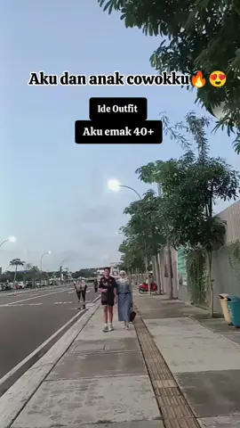 Aku dan anak cowokku ide outfit emak 40 an 🔥🥰 #outfitideas #inspirasioutfit #fypシ゚  