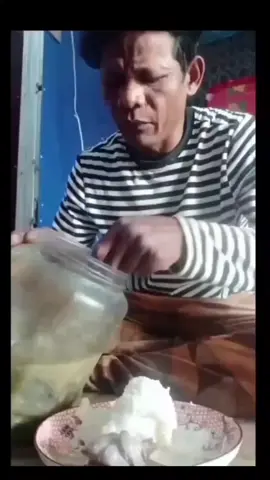 អ្នកណាក្រជាងអ្នកណាឥឡូវ បេីខ្ញុំហូបបាយផ្អូមផង😅#😅 #fyp #funny 