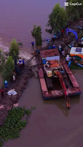 Khổ bà con lắm rồi ! Nước năm nay quá lớn ! 