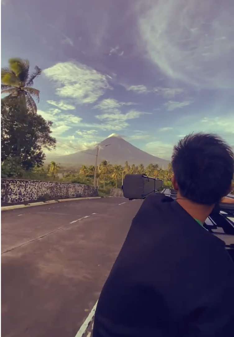 had to hop in on the filter trend w the peeps @nei @🍆 @ᶻ 𝗓 𐰁 @si_primo_ako_3 @lilzzzzie #fyp #mayonvolcano 