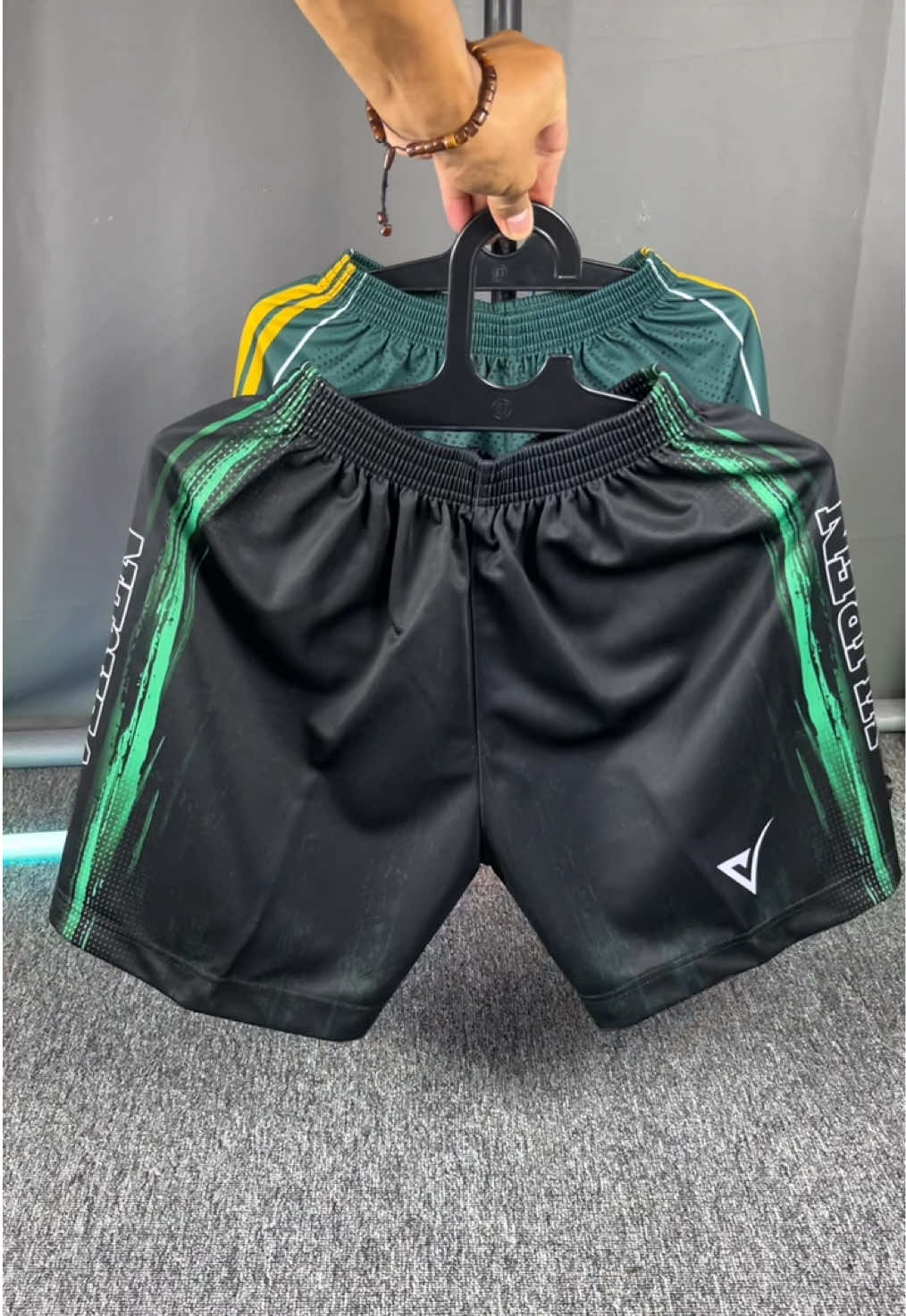 Secakep gini udh dapet 3pcs  Yakin ga di cekout nih🤭 #VLIREN #CELANAOLAHRAGA #PROLIGA2025 #TARKAMBOLAVOLLY 