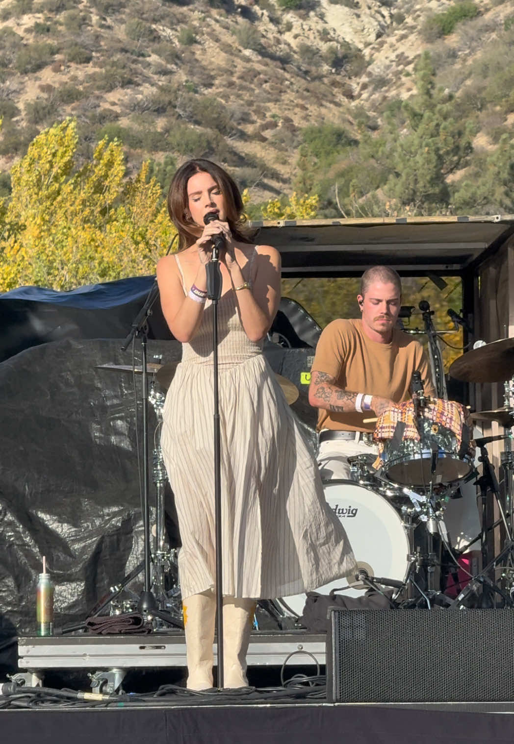 Will never get over this #lanadelrey at the #harvestmoon fest