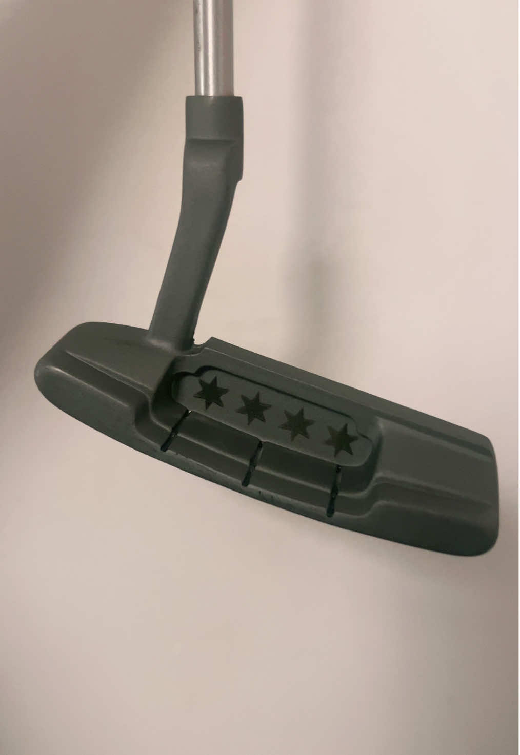 Chicago-themed putter in the works 🏙️ What else should I add to make it stand out? Drop your ideas below 👇 #laserengraving #foryou #fyp #golf #customclubs 