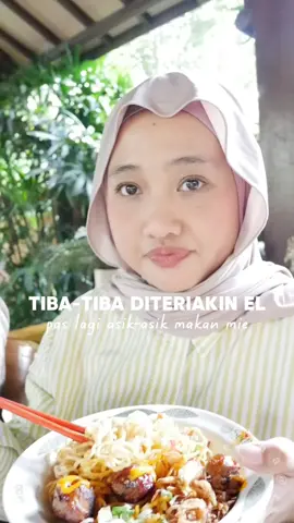 sensasi makan bakmie sambil diteriakin El Rumi 🤣 jangan lupa cobain ya guysss! #KulinerFYP #promomakangajian #fakefire #kulinerbakmi #kulinertiktok 