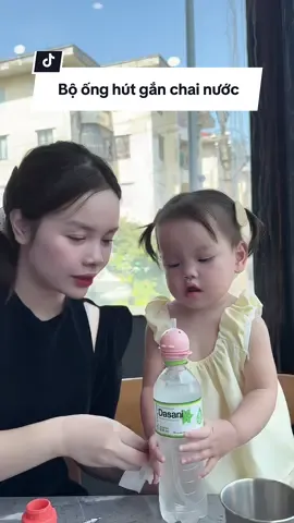 Ống hút gắn chai nước . Nhà có con nhỏ rất cần luôn #onghutganchai  #onghutganchainuoc 