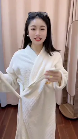 Đông đến rồi chị em nên sắm những chiếc áo choàng tắm như này tiện lợi vô cùng ấy #khantam #aochoangtam #xuhuong 