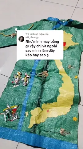 Trả lời @ntt_nhungg Dạ.Mình làm bằng bao tải và may khoá đằng sau b nhé!🥰