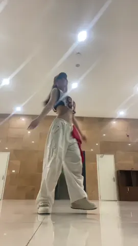 cùng em đi thật xaa (@Máy nhảy Sturdy) #nhảy #tiktokdancevn #fyp #sturdydance #xuhuong 