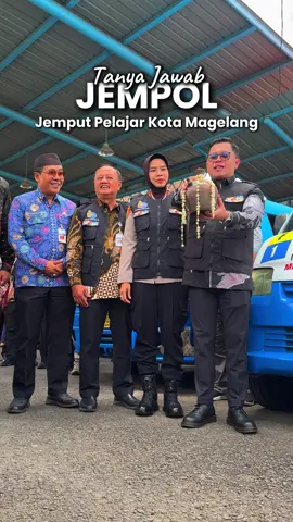 Banyak yang penasaran soal Angkot Gratis Magelang! Beberapa pertanyaan tentang program JEMPOL (Jemput Pelajar Kota Magelang) sudah saya jawab, mulai dari siapa yang bisa naik, rute mana aja yang dilewati, sampai jam operasionalnya. 1. Untuk yang bertanya apakah hanya untuk pelajar Kota Magelang? - Semua pelajar seluruh Indonesia yang sedang ada di Kota Magelang dapat menggunakan fasilitas ini 2. Untuk jam operasional bagaimana ya? - Jam Pagi: 05.30 WIB - 07.00 WIB dan Jam Siang: 13.30 WIB - 15.00 WIB 3. Untuk rute bagaimana ya pak? - untuk rute dapat diakses https://s.id/AngkutanTerminal  Tapi tentu aja, masih banyak hal teknis yang mungkin belum sempat saya bahas. Karena saya ingin program ini benar-benar dipahami dan dirasakan manfaatnya oleh semua warga Magelang  Jadi kalau masih ada yang ingin ditanyakan soal angkot gratis ini tulis aja di kolom komentar ya, nanti saya jawab satu per satu di sana. Yuk, bareng-bareng kita sukseskan JEMPOL untuk pelajar Magelang yang lebih mudah berangkat sekolah #masdamar #magelang #walikotamagelang #membangunbersama #melayanisepenuhhati  