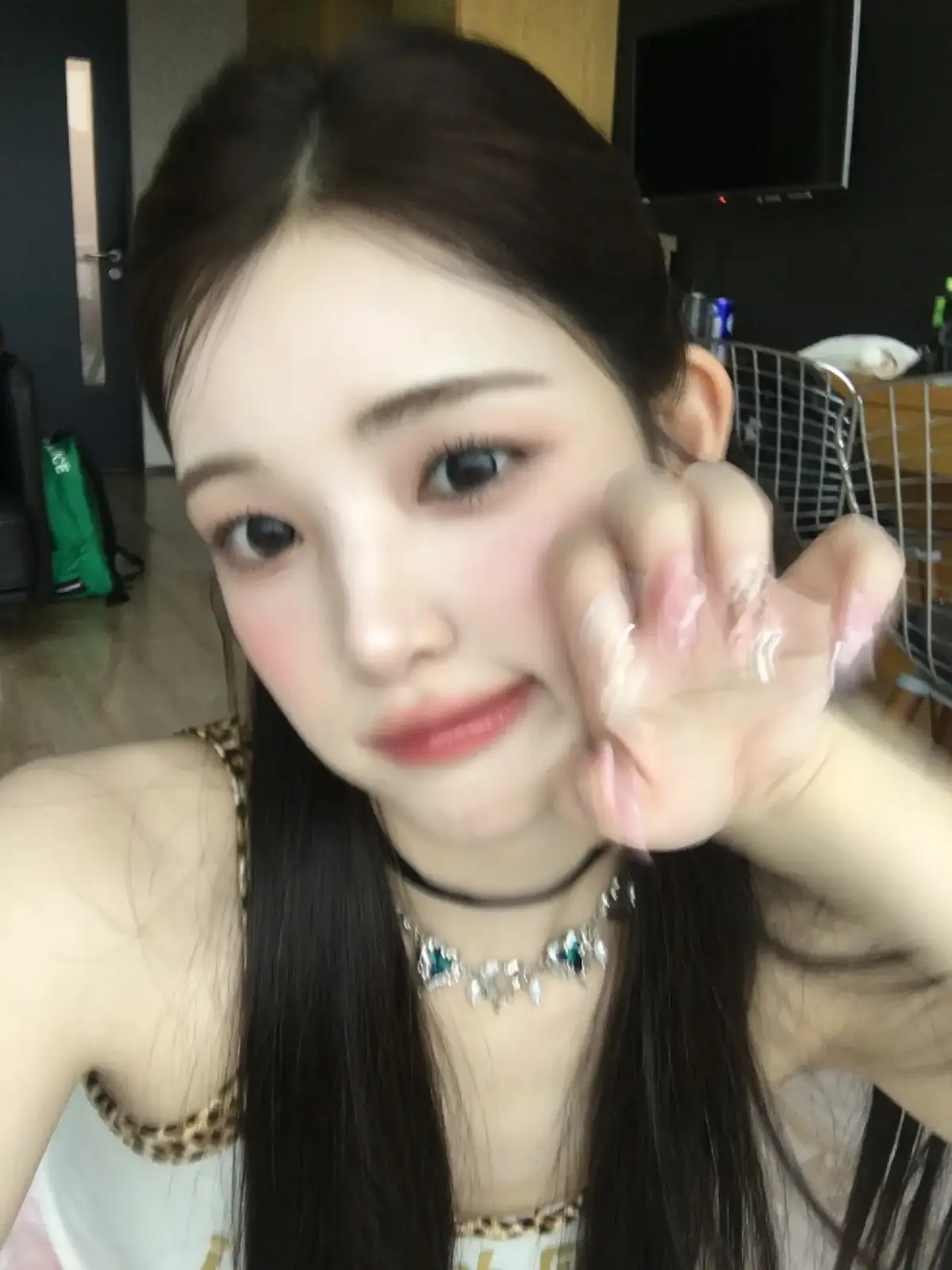 #YUHA weverse update [261025] || Hati-hati jangan sampai kena flu.Ying 🥺 (Suara tawa) Ha-chu yang datang ke pra-rekaman minggu ini, Ha-chu yang sangat mencintai fokus. Terima kasih banyak. Oh 💕.      #hearts2hearts #HEARTS2EARTS #하츠투하츠 @Hearts2Hearts 