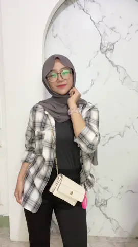 Kemeja sama celana nya nyaman banget bestii😭😍🔥❤️#outfit #outfitideas #outfitinspo 