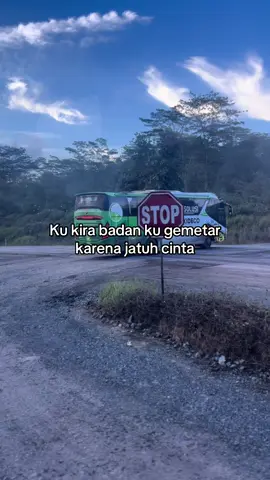 Makan ketika seluruh badan gemetaran🤣