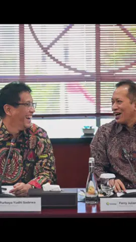 Have a nice weekend Gengs. Ini foto-foto Hari Kamis (23/10) lalu ketika saya Rakor bersama Menteri Koperasi, Kepala Badan Pengaturan BUMN, dan CEO Danantara membahas Koperasi Desa/Kelurahan Merah Putih. Besok udah Senin lagi, semangat Gen Z. Kita Kaya Bareng-bareng #purbayayudhisadewa #uangkita #kementeriankeuangan 