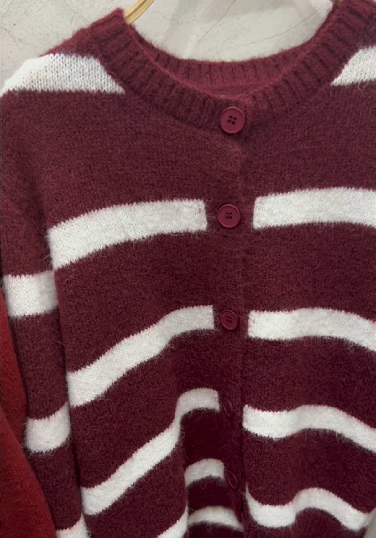 Áo len cardigan kẻ sọc siêu xinh. Các nàng có thể mang riêng hoặc phối với áo sơmi, áo giữ nhiệt đều xinh nha. #aolen #aocardigan #aolenquangchau #phoidoxinh #viral 
