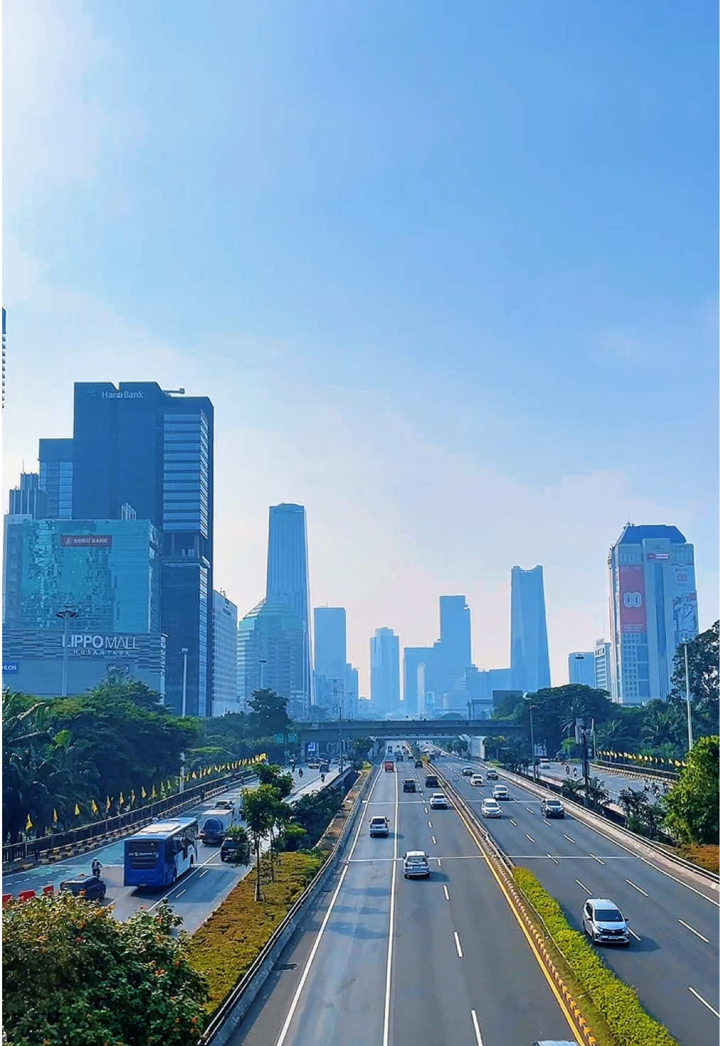Happy weekend jakartans  • • • #jakarta #cityview #weekend #storywa #vibes 