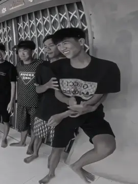 7 hằng đẳng thức đáng nhớ: 1. Bình phương của một tổng: (a + b)² = a² + 2ab + b² 2. Bình phương của một hiệu: (a - b)² = a² - 2ab + b² 3. Hiệu hai bình phương: (a + b)(a - b) = a² - b² 4. Nhân hai nhị thức cùng chứa x: (x + a)(x + b) = x² + (a + b)x + ab 5. Bình phương của một tổng ba số: (a + b + c)² = a² + b² + c² + 2ab + 2bc + 2ca 6. Lập phương của một tổng: (x + y)³ = x³ + 3x²y + 3xy² + y³ 7. Lập phương của một hiệu: (x - y)³ = x³ - 3x²y + 3xy² - y³ #thatghe⚡️#anhbaphaitv🙆👑#mthuw_ltt#flypシ#ilovetiktok