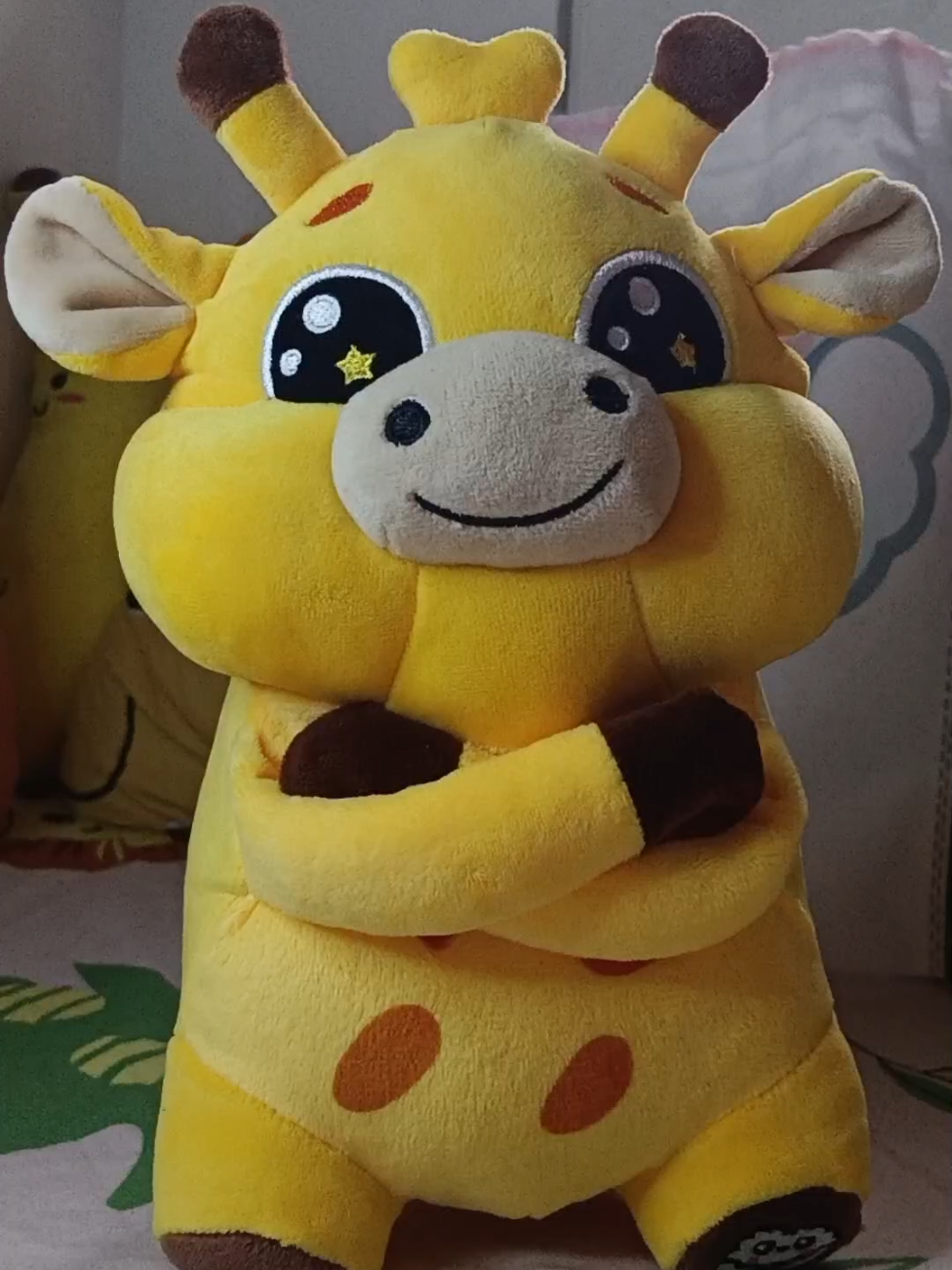 Our cutie Hugsees Gabe from @HUGsees World showing us his dancing skills. 🥰 #HUGseesTakeover #HUGsees #TMCXHugsees 