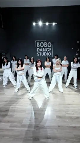 Bài này phải nhảy đông đông mới zui á ! #nhanpato @NHÀN PATO Class #opalite #taylorswift #TikTokDanceVN #BNdanceteam (Dc:@Miko Yanson )