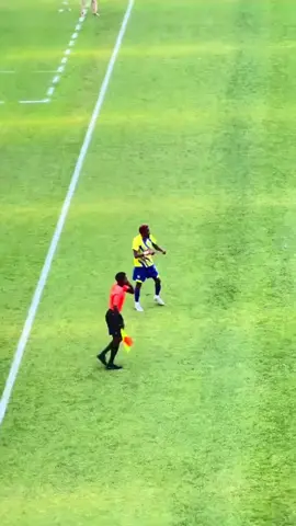 Mukoko amale came to SA to bully Orlando Pirates🤞😭💔😂 @Orlando Pirates Football Club @mukoko amale @KAIZER CHIEFS ✌️⚽ #OrlandoPirates #EloiLupopo @Mukoko vs Mbokazi