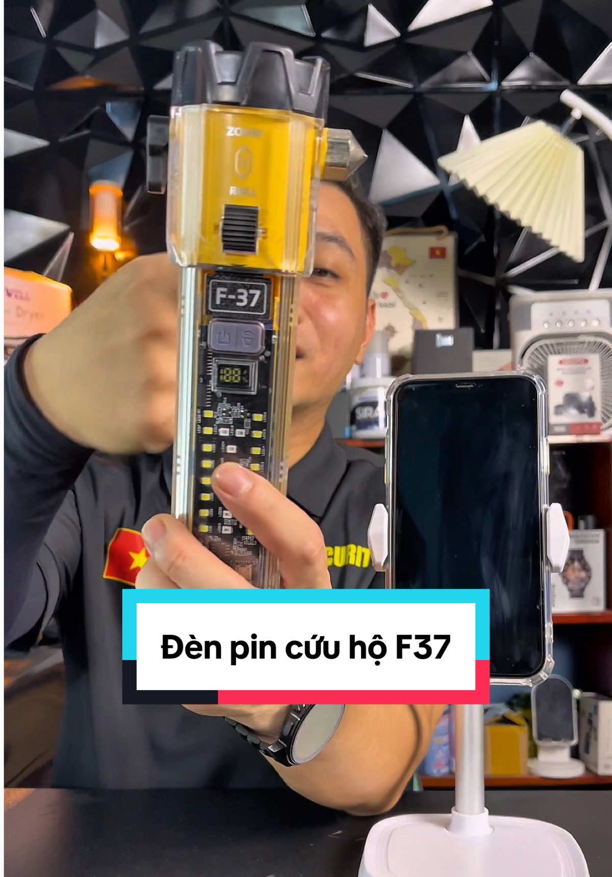Đèn pin cứu hộ F37 có thật sự tốt #bảoanrevieww #review #denpin #denpinsieusang #denpinsinhton  @Bảo An Revieww  @Bảo An Revieww 