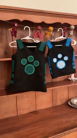Part two of making costumes for my kids 🤍 Also, thank you for all the suggestions 🥰 #wildkratts #diycostumes #familycostume #crafting #pt2 
