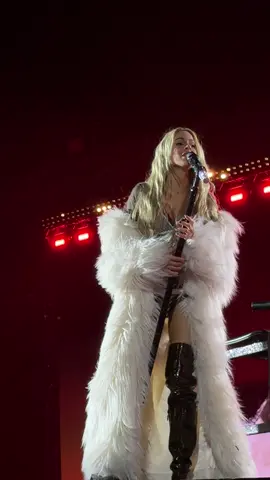 Tini cantando acércate en FUTTTURA 🛸🛸🛸#futttura #tini #tinistoessel #fyp #Viral  @TINI 