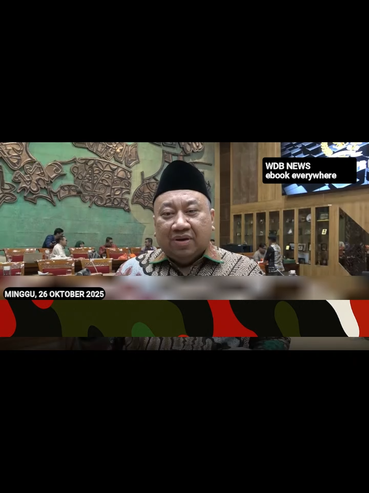 Anggota DPR RI Lalu Hadrian Irfani mendesak pemerintah dan aparat hukum segera menindak tambang emas ilegal yang beroperasi di dekat Sirkuit Mandalika, Nusa Tenggara Barat. Ia menyebut aktivitas itu diduga melibatkan warga negara asing dan berdampak buruk bagi lingkungan serta warga sekitar. Menurut Lalu Hadrian, pada 26 Oktober 2025 kehadiran pihak asing dalam tambang ilegal tersebut harus diusut secara serius dan transparan. Ia menilai hal ini ironis karena terjadi di kawasan strategis yang sedang dikembangkan sebagai destinasi wisata nasional. Politisi asal daerah pemilihan NTB 2 itu khawatir keberadaan tambang ilegal bisa merusak citra Mandalika dan menghambat investasi. Ia meminta kepolisian, Kementerian ESDM, dan Kementerian Kehutanan melakukan penyelidikan menyeluruh. Lalu Hadrian juga menegaskan agar penegakan hukum tidak berhenti pada pelaku di lapangan saja, tetapi juga menjerat pendana dan aktor utama di balik operasi tambang tersebut. Ia menekankan pentingnya tindakan tegas terhadap oknum yang diduga membekingi aktivitas tambang ilegal itu.