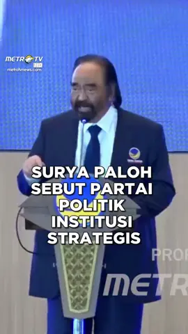 metrotv Ketua Umum Partai NasDem Surya Paloh menyebut institusi partai politik sebagai posisi yang strategis. la mengatakan partai politik harus menjaga lalu lintas proses pembuatan kebijakan agar tidak menambah beban bagi penyelenggara negara. Untuk itu, partai politik harus mengedepankan kepentingan bangsa di atas kepentingan partai politik. Menurutnya, keberhasilan sebuah negara sangat dipengaruhi oleh bagaimana partai-partai politik menempatkan kepentingan bangsa di atas kepentingan partai itu sendiri. #KetumPartaiNasDem #PartaiNasDem #SuryaPaloh #MetroTV