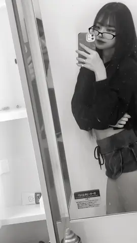 #胸がねぇならケツを出せ けつもねぇ。