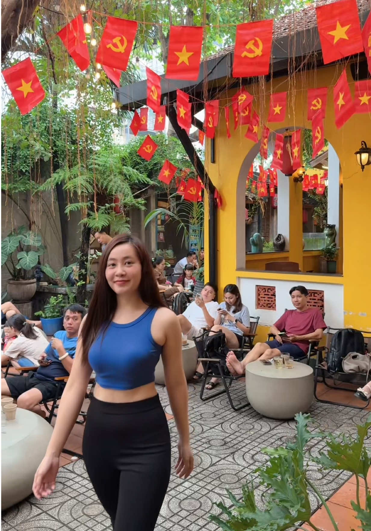 Cúi tuần nào cũng đi làm chăm chỉ 🥰 Thấy khách từ xa ghé tiệm chơi mà thấy dễ thương gì đâu á