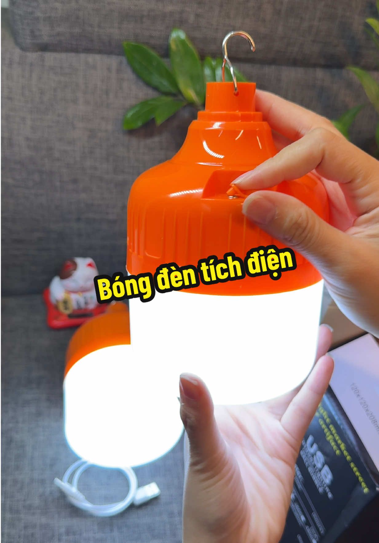 Bóng Đèn tích điện tiện lắm #bongdenledsieusang #bongdentichdien200w #dentichdien #dentichdien200w #bongtichdien  @Yến Chợ Xép 🎒  @Yến Chợ Xép 🎒  @Yến Chợ Xép 🎒 