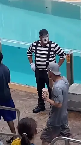 27.5k #tomthemime #mimes #mrbeast #seaworldmime #mimeseaworld 