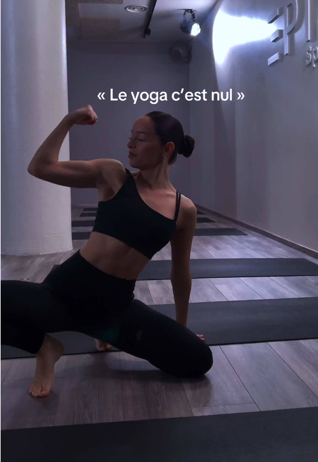 Alors ? 💅🏻🥷🏻 #yogagirl #yogapose #yogachallenge #profdeyoga #yogaparis 