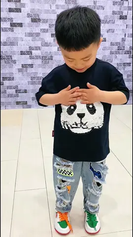 No cap! Touch this tee and the pattern changes—my little sibling went crazy for it!  #fashion #tshirt #foryou #fyp #trend 