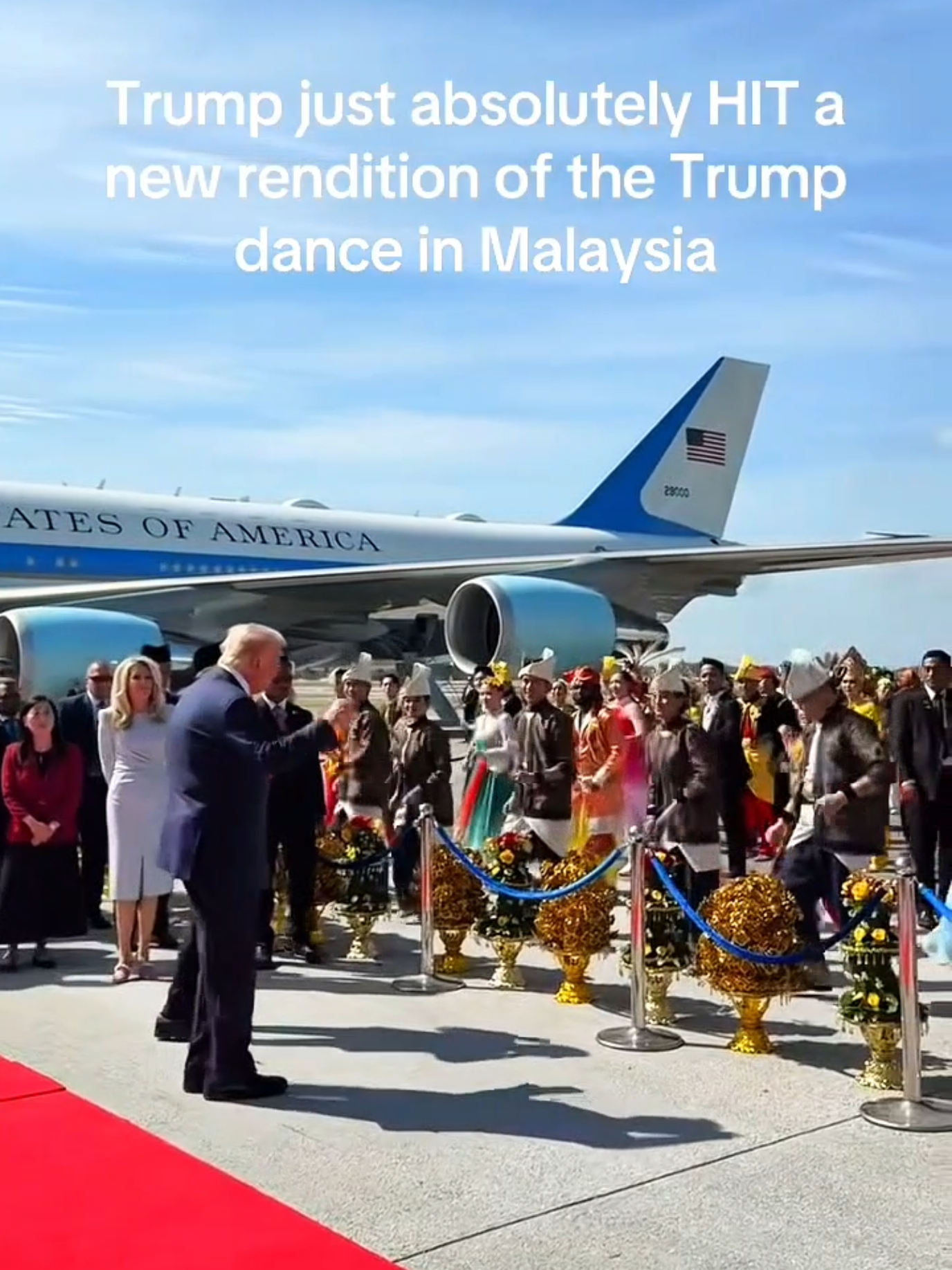 💃✨🛬 Điệu nhảy mới của Trump! khiến dân Malaysia trầm trồ 🎉😂 #donaldtrump #malaysia #nhaymua 
