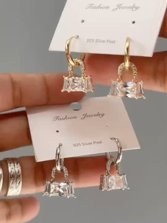 A little structure, a lot of shine. These rhinestone square bags are pure ear candy. #jewelry #elegantstyle #fyp #earringslovers #OOTD