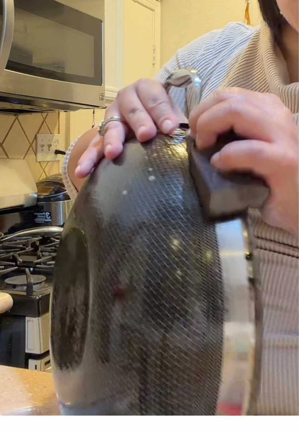 Scrub away tough stains #toughstains #scrubaway #KitchenHacks #potsandpans #stained 