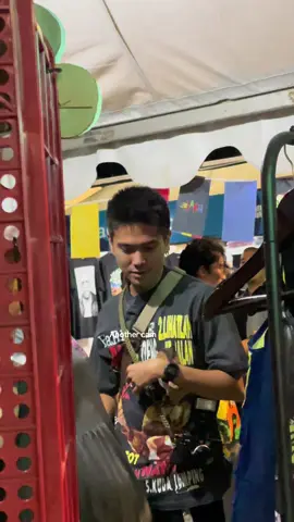 Biasanya Jadi vokali kali ini jadi yg jaga booth ya le wkwk #iqbaalramadhan 