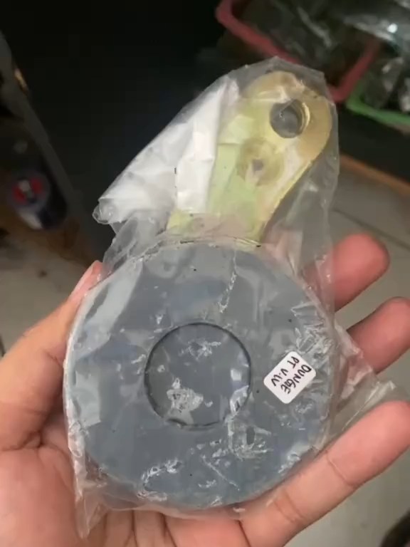 Puli/pulley tensioner kipas radiator untuk mesin kubota RD 65/75/85 Readi parah!! Produktivitas lancar, hasil maksimal! Kami menyediakan berbagai alat sparepart pertanian & teknik mulai dari Drag Pump, Milling Padi, hingga Pully Mobil. Produk berkualitas, awet, dan siap mendukung usaha Anda. 🚏 Lok : Tegal-Jawa Tengah #AlatPertanian #AlatTeknik #MesinPertanian #MesinTeknik #SparepartMesin #AlatIndustri #MesinIndonesia #TeknikPertanian #MesinModern #AlatProduksi #arjunajayateknik